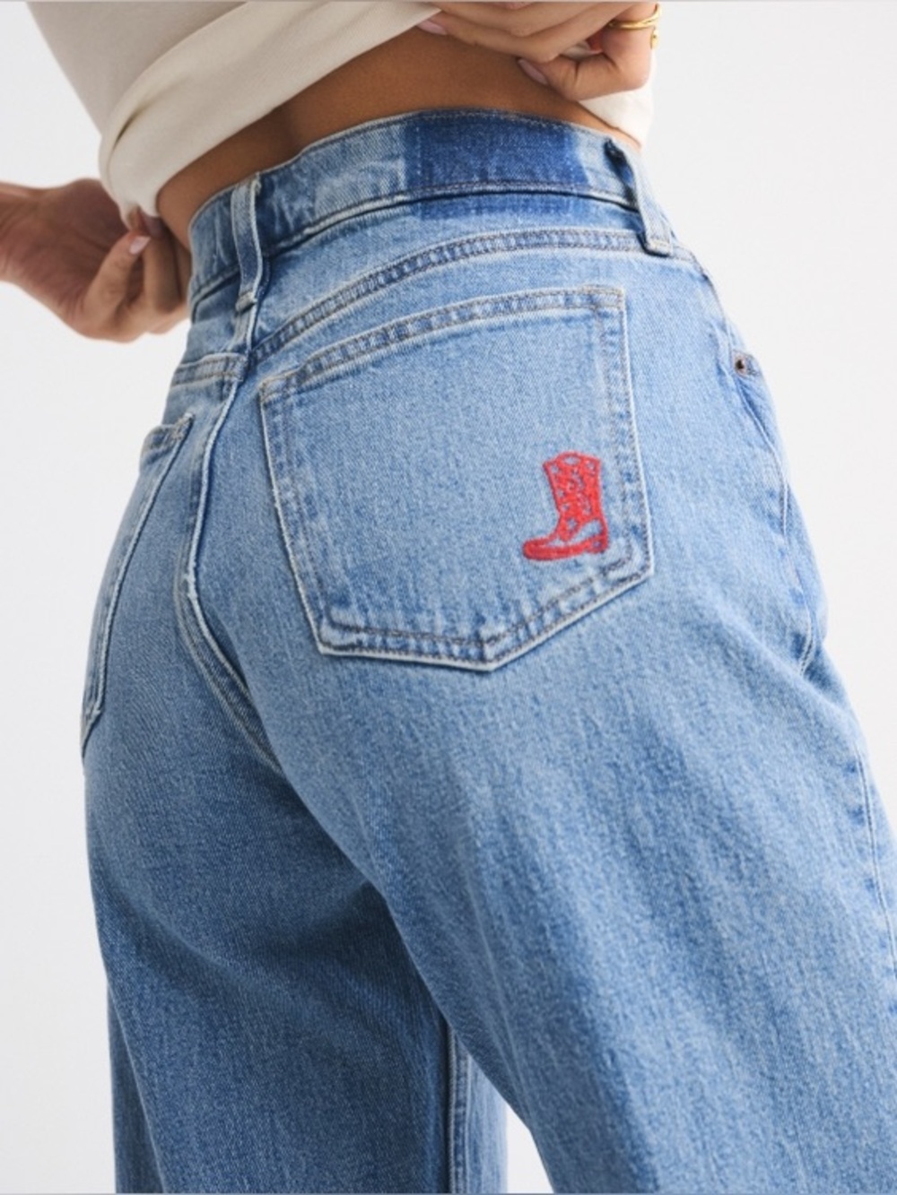 BNWT Abercrombie High Rise Jeans Size 31 Short